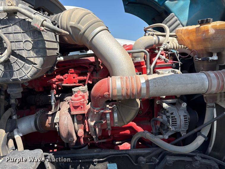 image for item YA3859 2021 Kenworth T680 semi truck