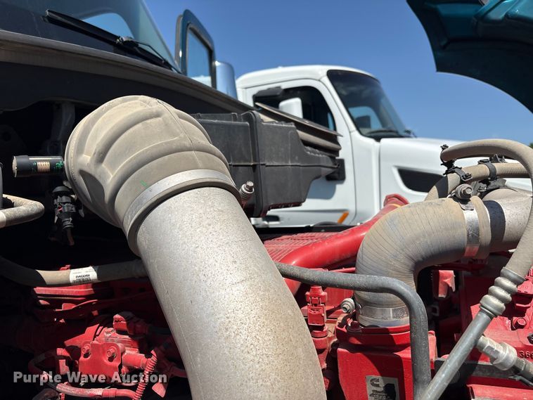 image for item YA3859 2021 Kenworth T680 semi truck