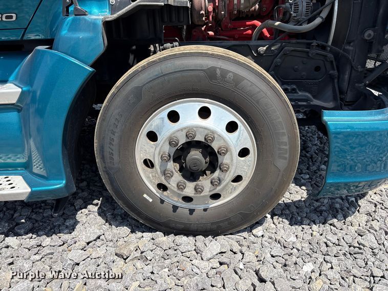 image for item YA3859 2021 Kenworth T680 semi truck