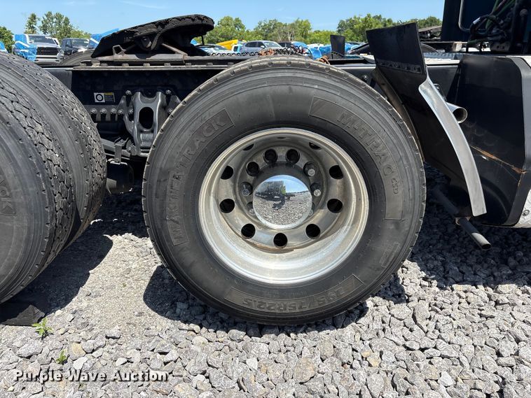 image for item YA3859 2021 Kenworth T680 semi truck