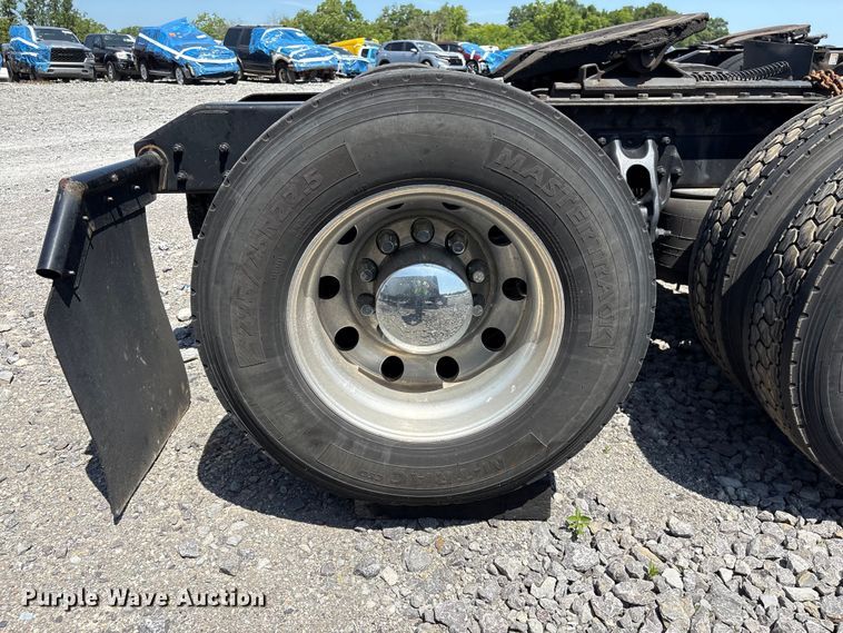 image for item YA3859 2021 Kenworth T680 semi truck