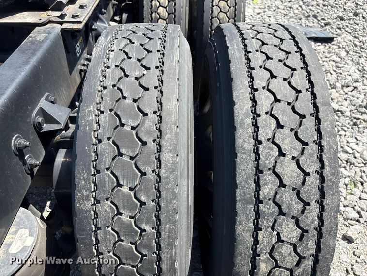 image for item YA3859 2021 Kenworth T680 semi truck