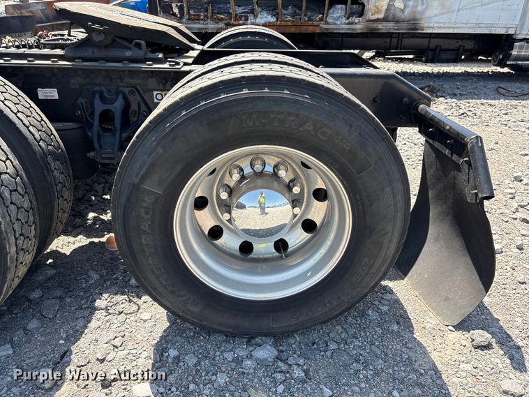 image for item YA3859 2021 Kenworth T680 semi truck