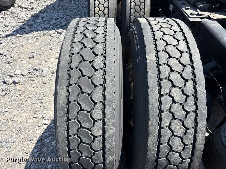 image for item YA3859 2021 Kenworth T680 semi truck