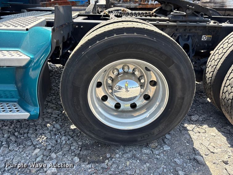 image for item YA3859 2021 Kenworth T680 semi truck