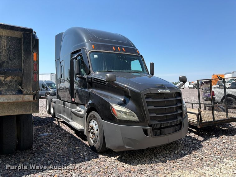 image for item YA3867 2021 Freightliner Cascadia semi truck