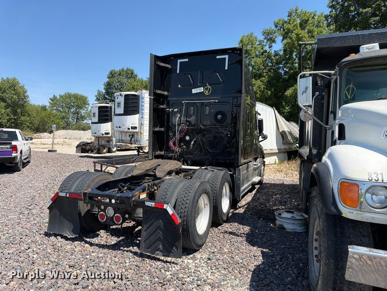 image for item YA3867 2021 Freightliner Cascadia semi truck