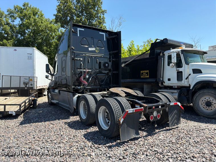 image for item YA3867 2021 Freightliner Cascadia semi truck
