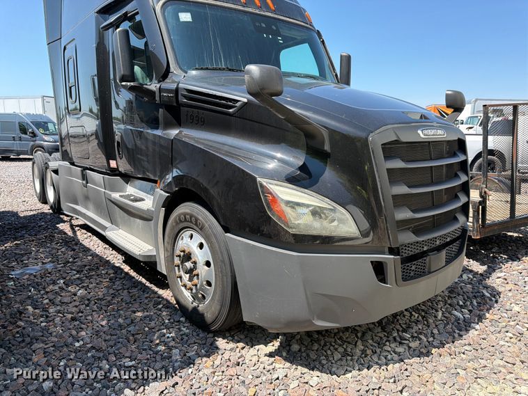 image for item YA3867 2021 Freightliner Cascadia semi truck