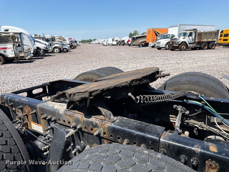 image for item YA3867 2021 Freightliner Cascadia semi truck