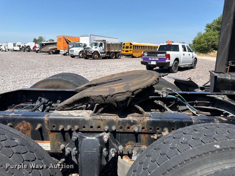 image for item YA3867 2021 Freightliner Cascadia semi truck