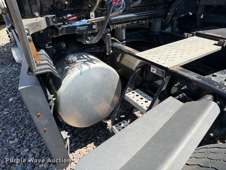 image for item YA3867 2021 Freightliner Cascadia semi truck