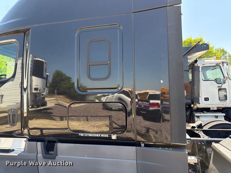 image for item YA3867 2021 Freightliner Cascadia semi truck