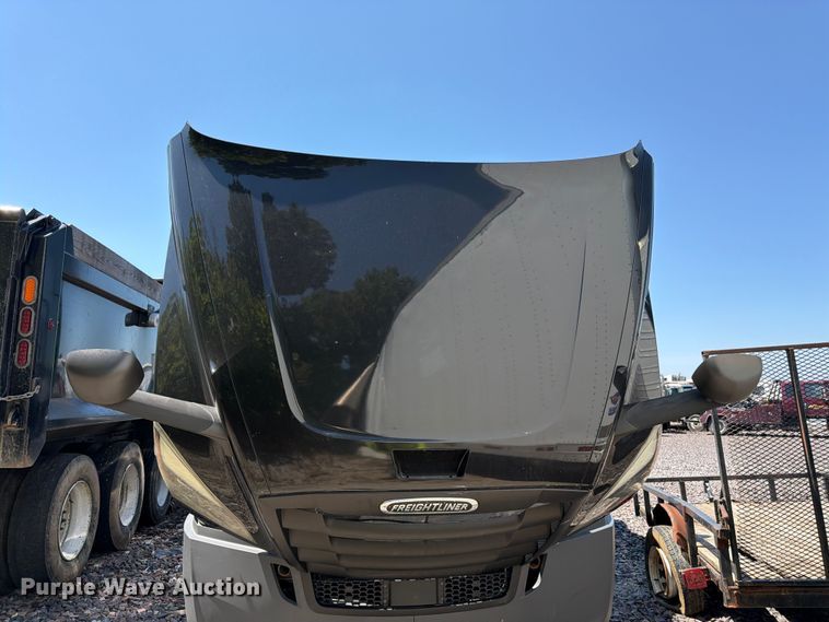image for item YA3867 2021 Freightliner Cascadia semi truck