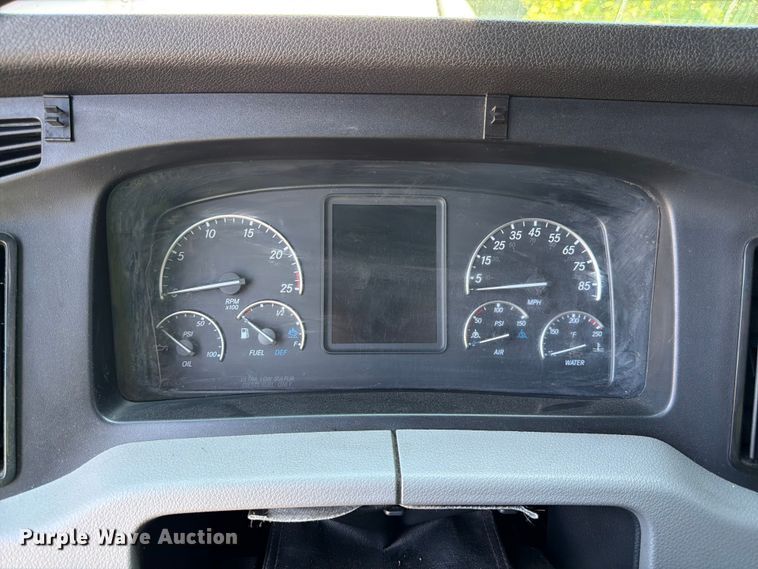image for item YA3867 2021 Freightliner Cascadia semi truck