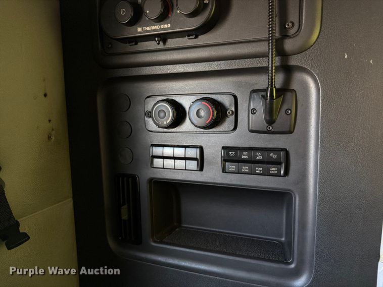 image for item YA3867 2021 Freightliner Cascadia semi truck
