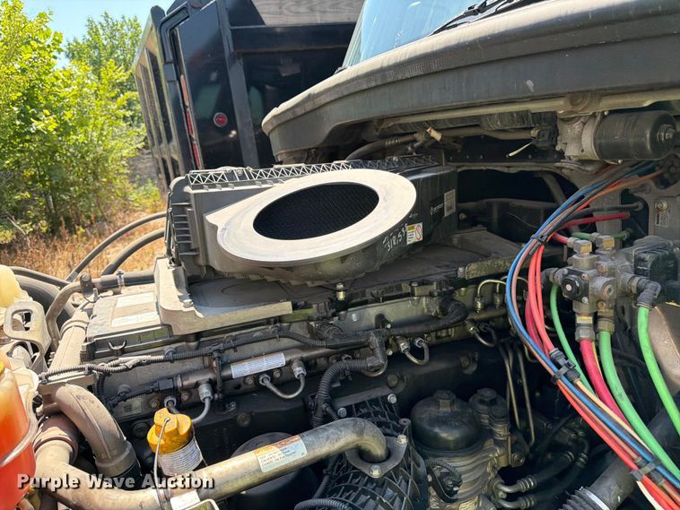 image for item YA3867 2021 Freightliner Cascadia semi truck