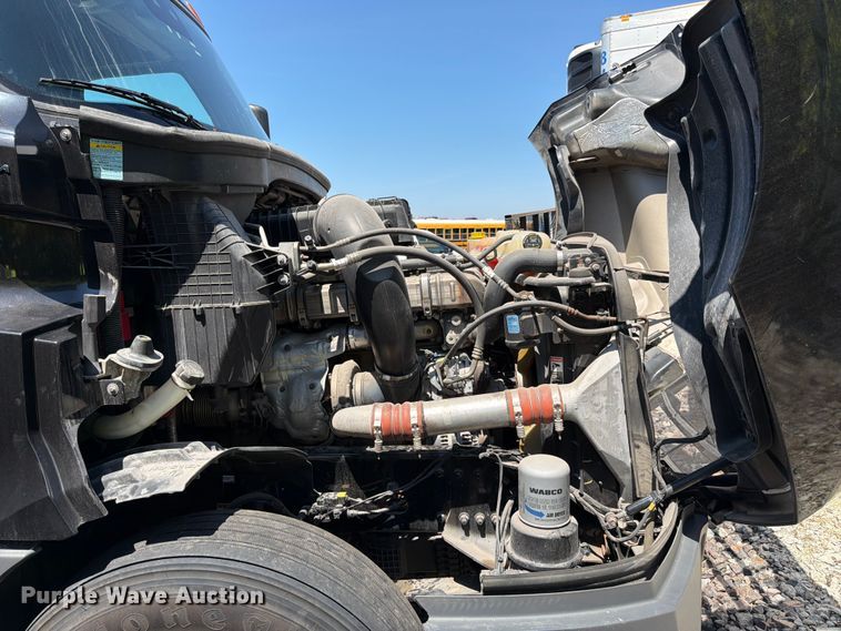 image for item YA3867 2021 Freightliner Cascadia semi truck