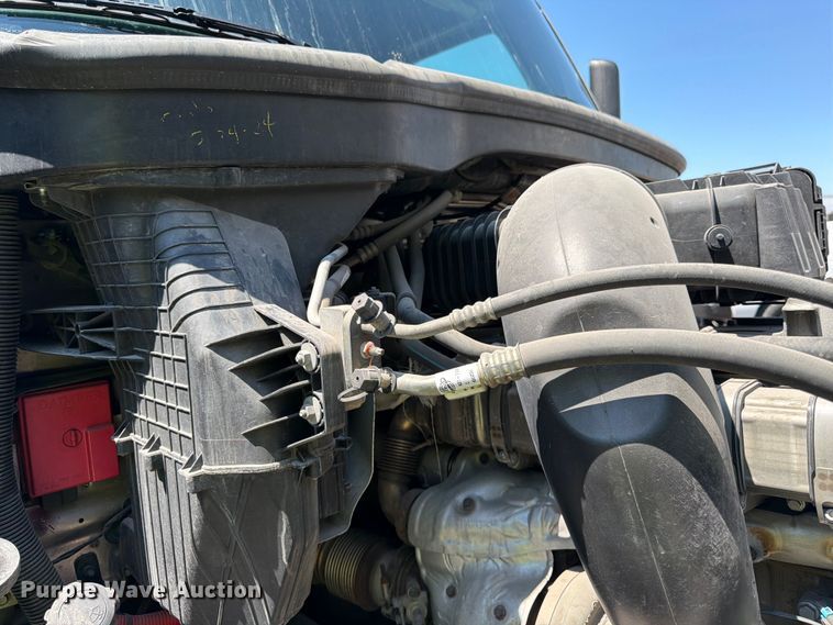 image for item YA3867 2021 Freightliner Cascadia semi truck