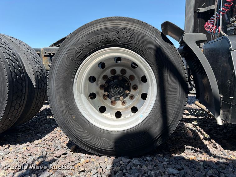 image for item YA3867 2021 Freightliner Cascadia semi truck