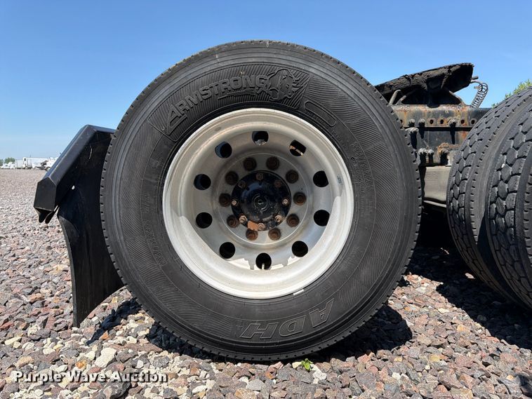 image for item YA3867 2021 Freightliner Cascadia semi truck