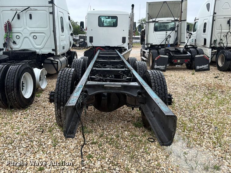 image for item YA3871 2025 Peterbilt 567 truck cab and chassis