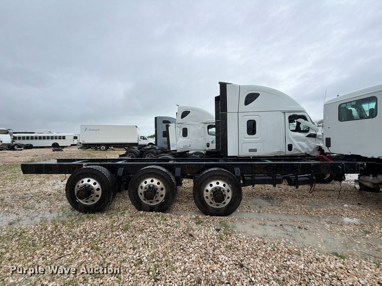 image for item YA3871 2025 Peterbilt 567 truck cab and chassis