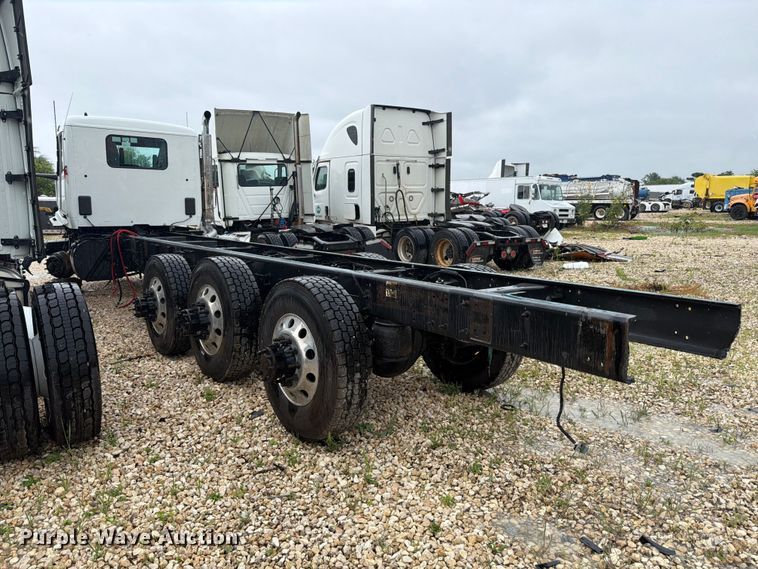 image for item YA3871 2025 Peterbilt 567 truck cab and chassis