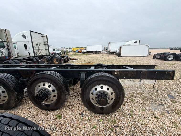 image for item YA3871 2025 Peterbilt 567 truck cab and chassis