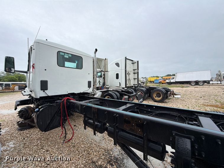 image for item YA3871 2025 Peterbilt 567 truck cab and chassis