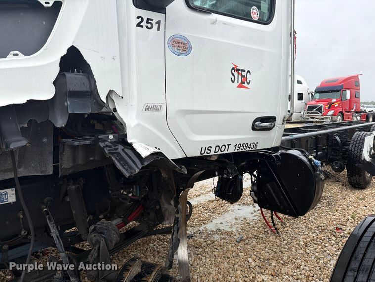 image for item YA3871 2025 Peterbilt 567 truck cab and chassis