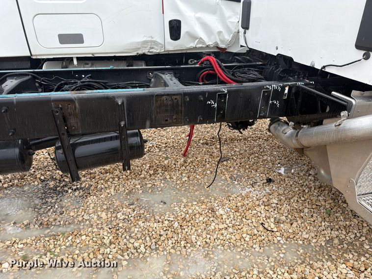 image for item YA3871 2025 Peterbilt 567 truck cab and chassis