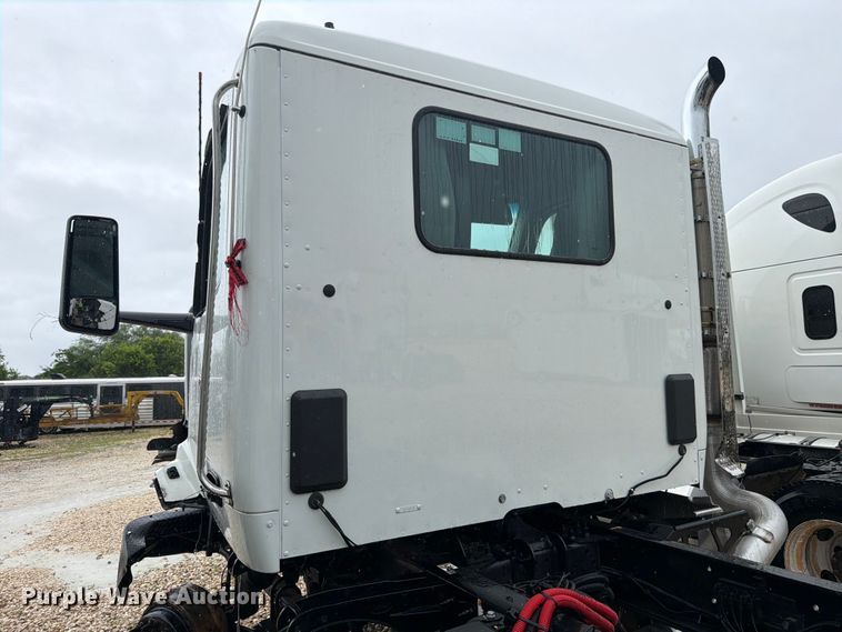 image for item YA3871 2025 Peterbilt 567 truck cab and chassis