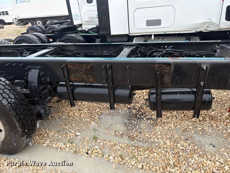 image for item YA3871 2025 Peterbilt 567 truck cab and chassis