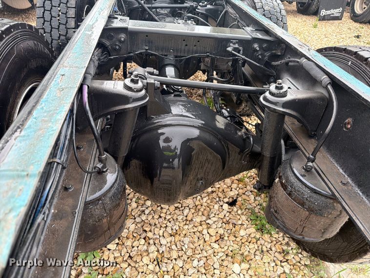 image for item YA3871 2025 Peterbilt 567 truck cab and chassis