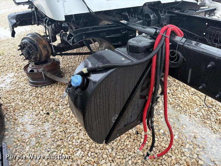 image for item YA3871 2025 Peterbilt 567 truck cab and chassis