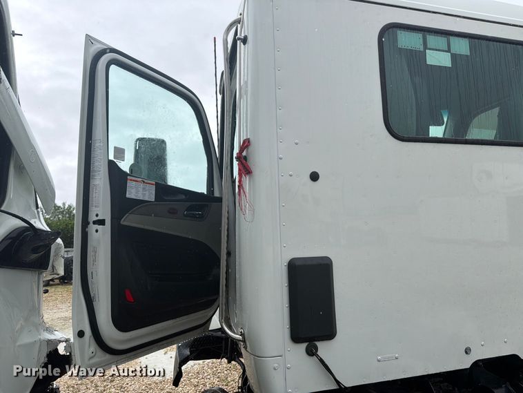 image for item YA3871 2025 Peterbilt 567 truck cab and chassis