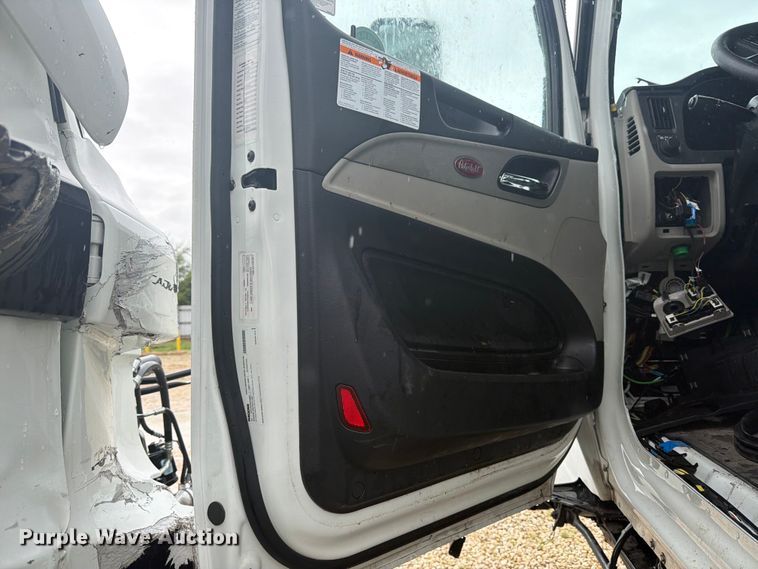 image for item YA3871 2025 Peterbilt 567 truck cab and chassis