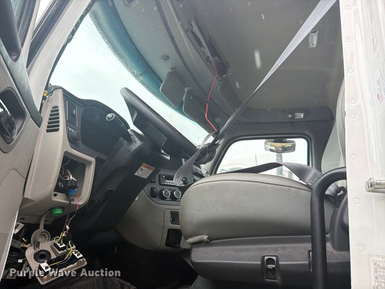 image for item YA3871 2025 Peterbilt 567 truck cab and chassis