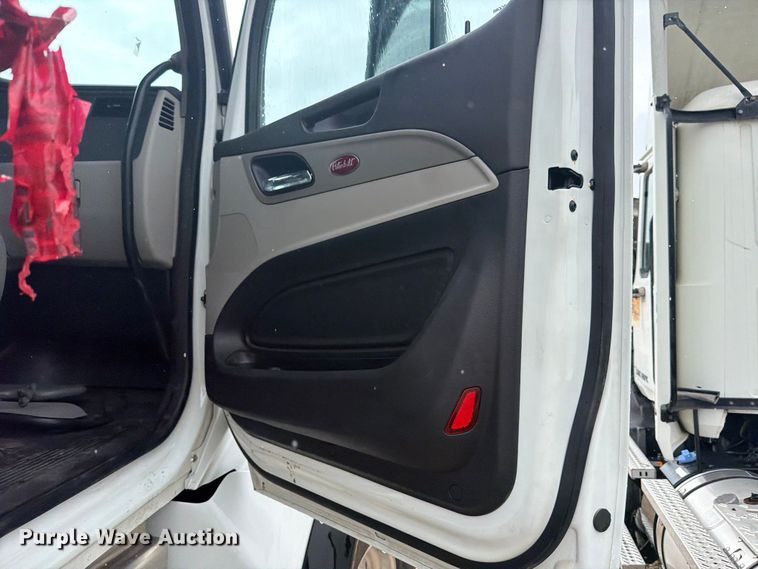 image for item YA3871 2025 Peterbilt 567 truck cab and chassis