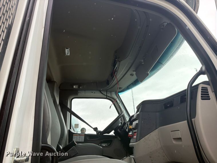 image for item YA3871 2025 Peterbilt 567 truck cab and chassis
