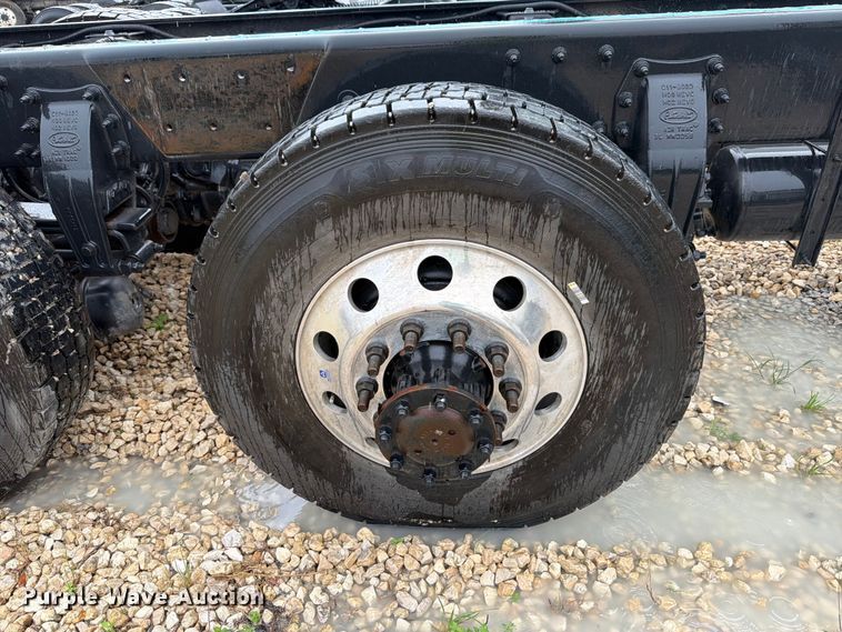 image for item YA3871 2025 Peterbilt 567 truck cab and chassis
