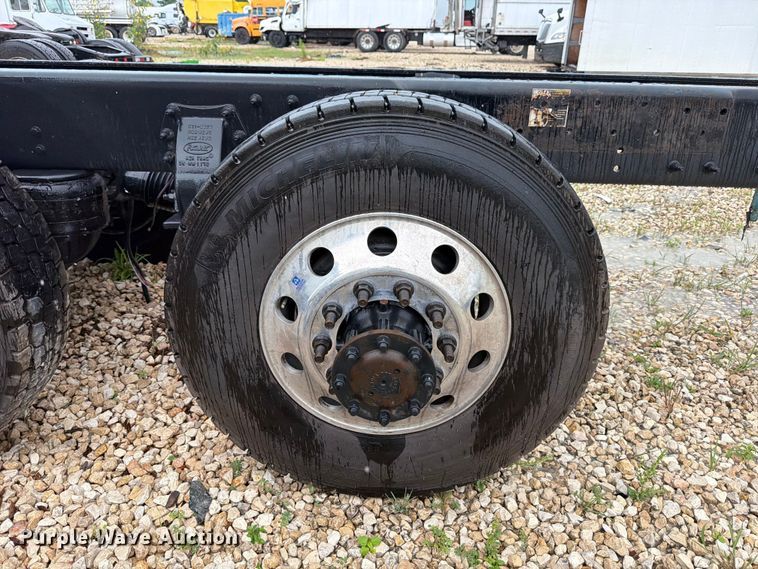 image for item YA3871 2025 Peterbilt 567 truck cab and chassis