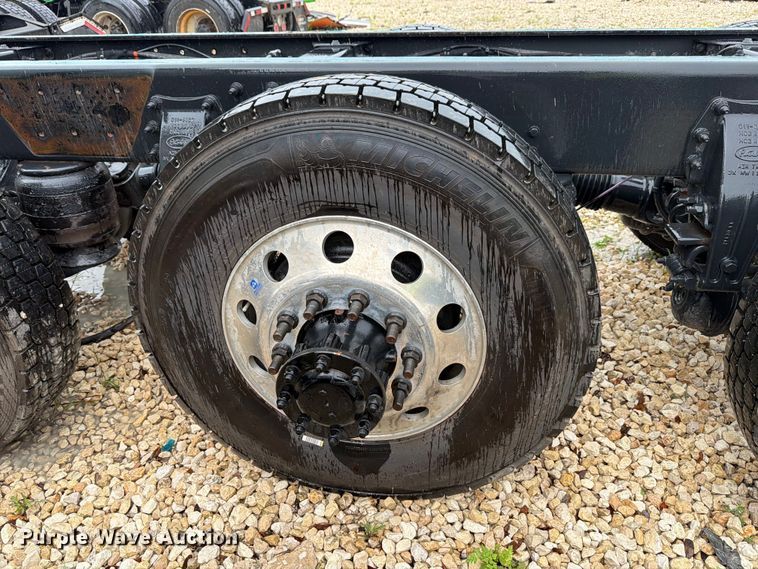 image for item YA3871 2025 Peterbilt 567 truck cab and chassis
