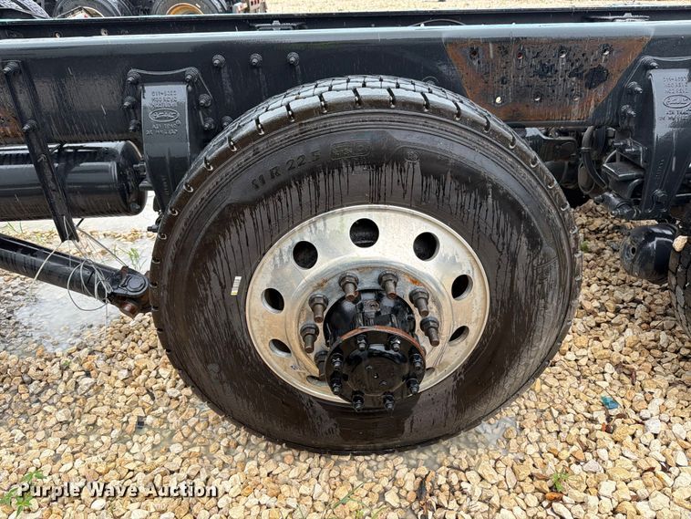 image for item YA3871 2025 Peterbilt 567 truck cab and chassis