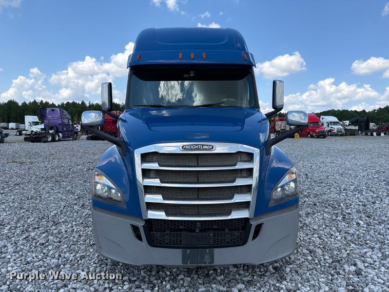 image for item YA3891 2018 Freightliner Cascadia semi truck