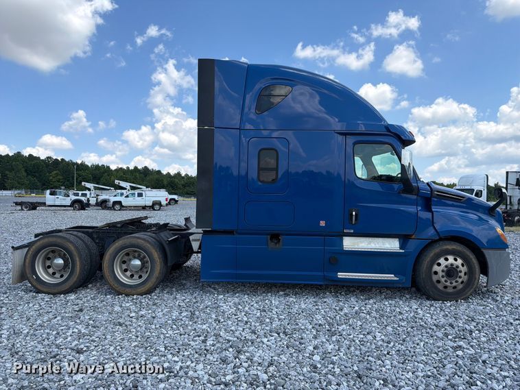 image for item YA3891 2018 Freightliner Cascadia semi truck