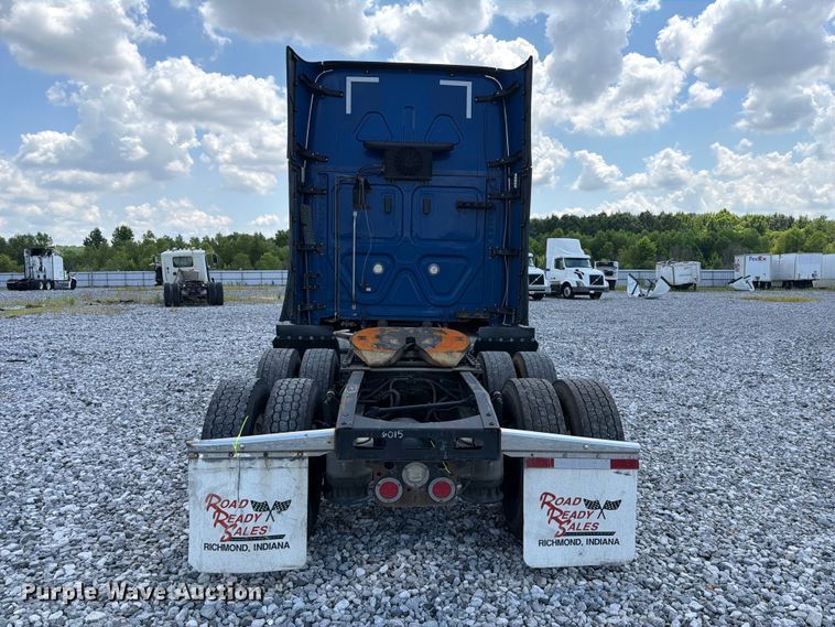 image for item YA3891 2018 Freightliner Cascadia semi truck