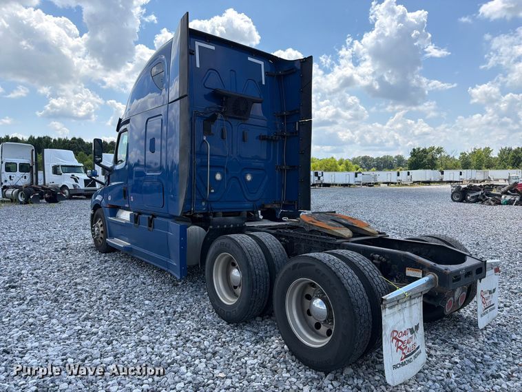 image for item YA3891 2018 Freightliner Cascadia semi truck