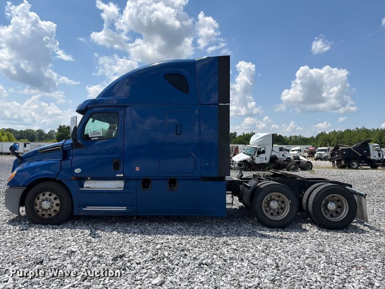 image for item YA3891 2018 Freightliner Cascadia semi truck
